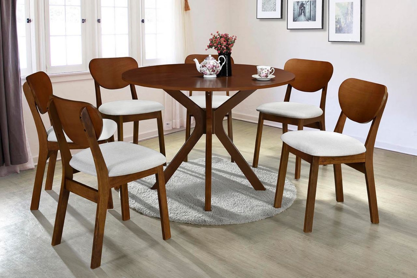 Our Gordon classic round dining table is designed with clean and simple lines, and will be a great choice for your dining room or kitchen.